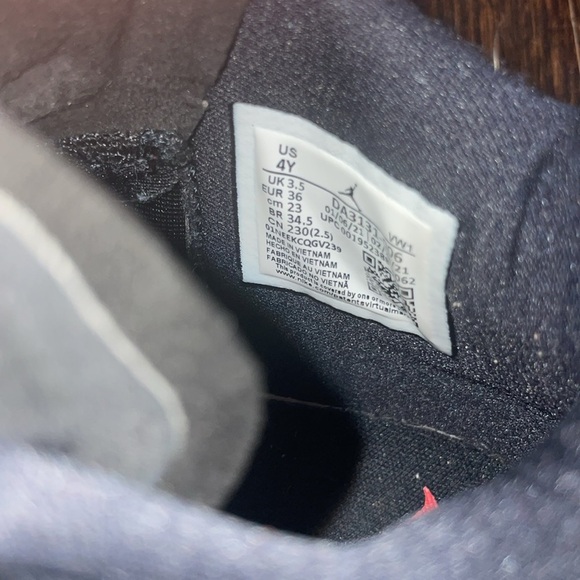 ♡ Kids Jordan Zion 1 Black White Bright Crimson size 4 - Picture 5 of 5